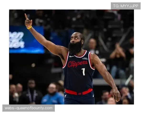 快船不敌雷霆,哈登首节17分后劲不足 快船不敌雷霆,哈登首节17分后劲不足