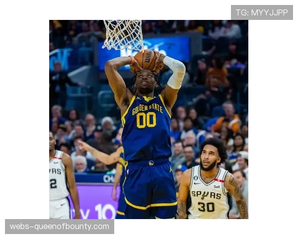 勇士125-120逆转马刺,库里46分超越KD跻身历史40+次数第九 勇士125-120逆转马刺,库里46分超越KD跻身历史40+次数第九