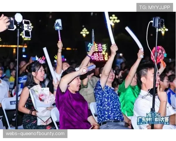 云浮赛区细雨中进行，球员观众热情不减