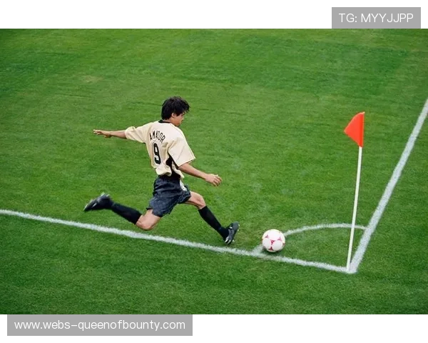 杜埃突破造点改判任意球，VAR介入判定禁区外犯规