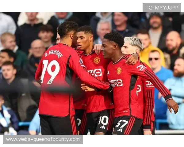 曼联四场不胜背后:更衣室分裂与教练战术板危机